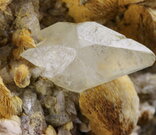 Kalcit, baryt - Stříbrná Skalice, velikost krystalu: 26 mm. © Foto T. Kadlec