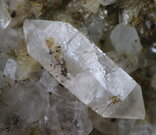 Křemen - Stříbrná Skalice, délka krystalu 14 mm. © Foto T. Kadlec