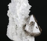 Křemen - Nemojov, rozměry vzorku: 55 x 35 mm. © Foto T. Kadlec