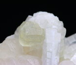 Fluorit, baryt - Stříbrná Skalice, velikost krystalu: 5 mm. © Foto T. Kadlec