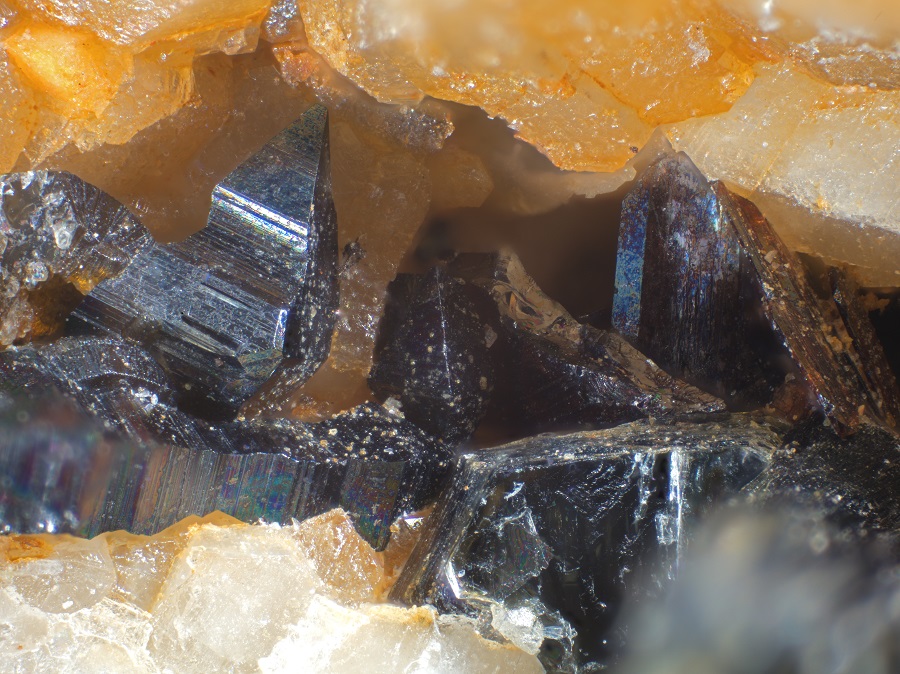 Anatas, brookit - Golčův Jeníkov, FOV 3,2 mm