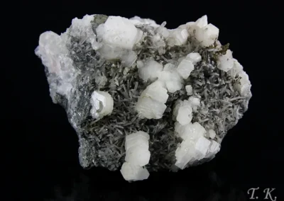 Kalcit, křemen, goethit - Vlastějovice 1998, rozměry vzorku: 5,5x4,5x3 cm. © Foto T. Kadlec