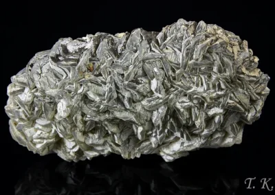 Kalcit, chalcedon - Vlastějovice 2004, rozměry vzorku: 9x5x2,5 cm. © Foto T. Kadlec