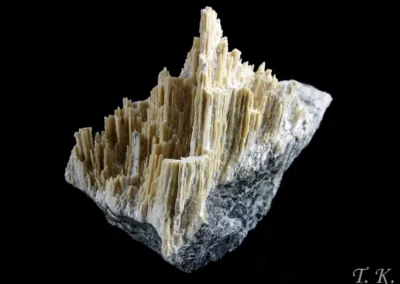 Dolomit, huntit - Bernartice, rozměry vzorku: 10x7x5 cm. © Foto T. Kadlec (f10, 0,5s)