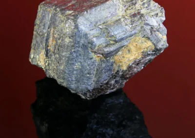 Rutil - Ledeč nad Sázavou, rozměry vzorku: 7x6x5 cm. © Foto T. Kadlec (f9, 0,3s)