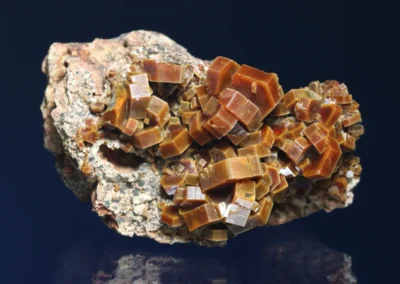 Vanadinit - Mibladen, Maroko, rozměry vzorku: 10 x 6 x 5,5 cm. © Foto T. Kadlec