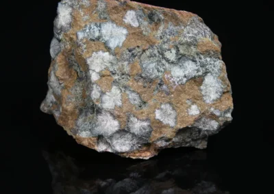 Křemen - Dobešovice, rozměry vzorku: 8 x 6 cm. © Foto T. Kadlec