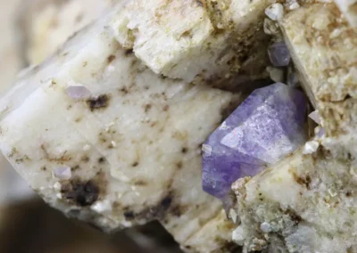 Fluorapatit - Přibyslavice, velikost krystalu: 10 mm. © Foto T. Kadlec