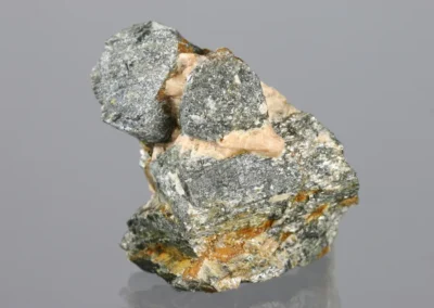 Cordierit - Golčův Jeníkov, rozměry vzorku: 6 x 6 cm. © Foto T. Kadlec