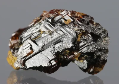 Almandin-spessartin - Golčův Jeníkov, rozměry vzorku: 19 x 8 mm. © Foto T. Kadlec